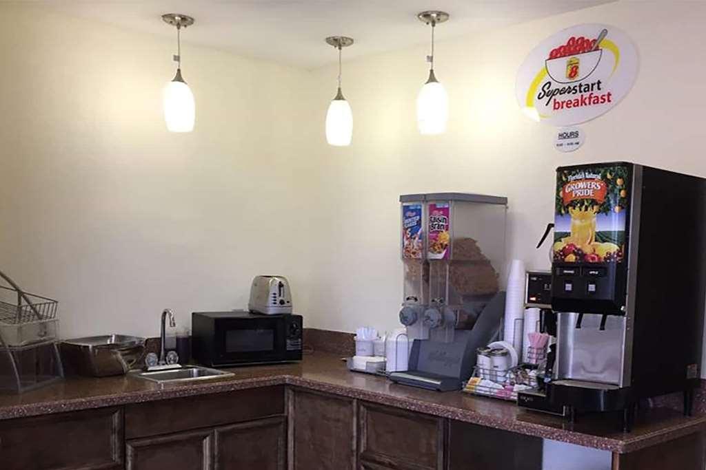 Super 8 By Wyndham Seguin Hotel Facilities photo