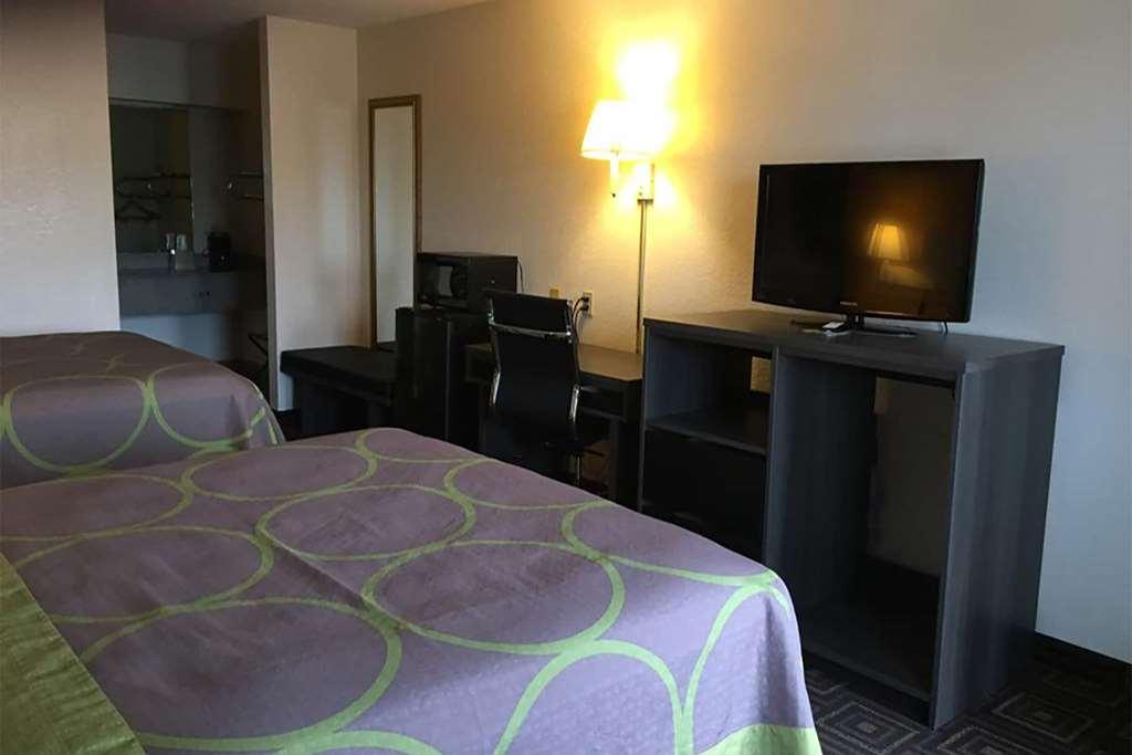 Super 8 By Wyndham Seguin Hotel Room photo