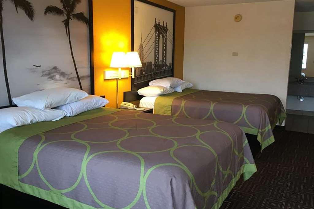 Super 8 By Wyndham Seguin Hotel Room photo