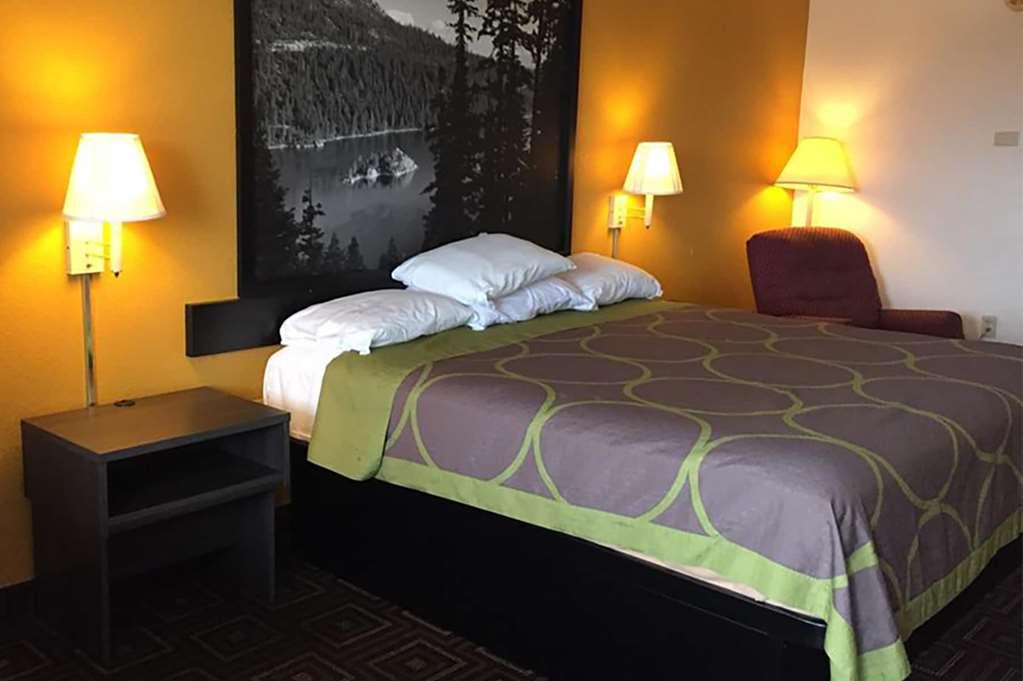 Super 8 By Wyndham Seguin Hotel Room photo