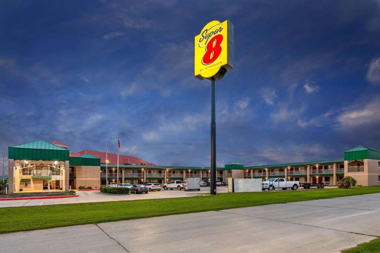 Super 8 By Wyndham Seguin Hotel Exterior photo