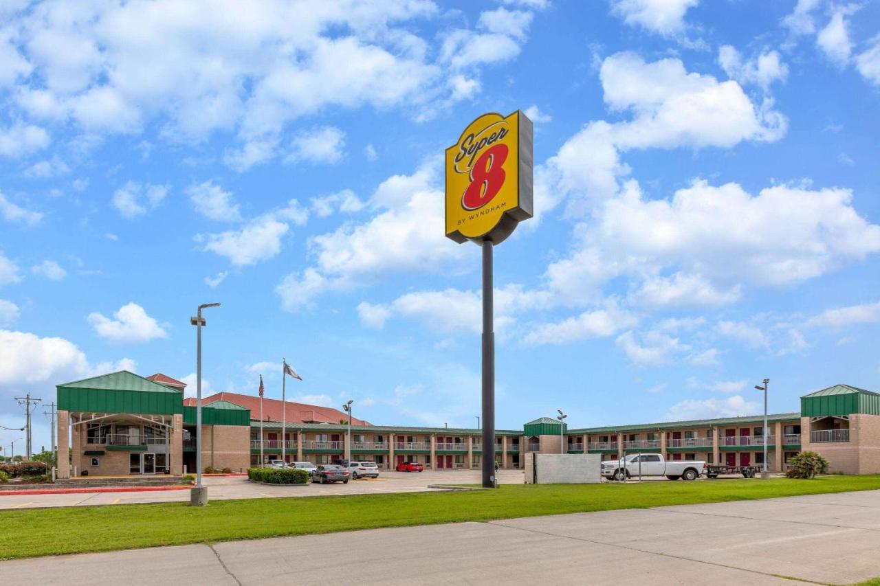 Super 8 By Wyndham Seguin Hotel Exterior photo