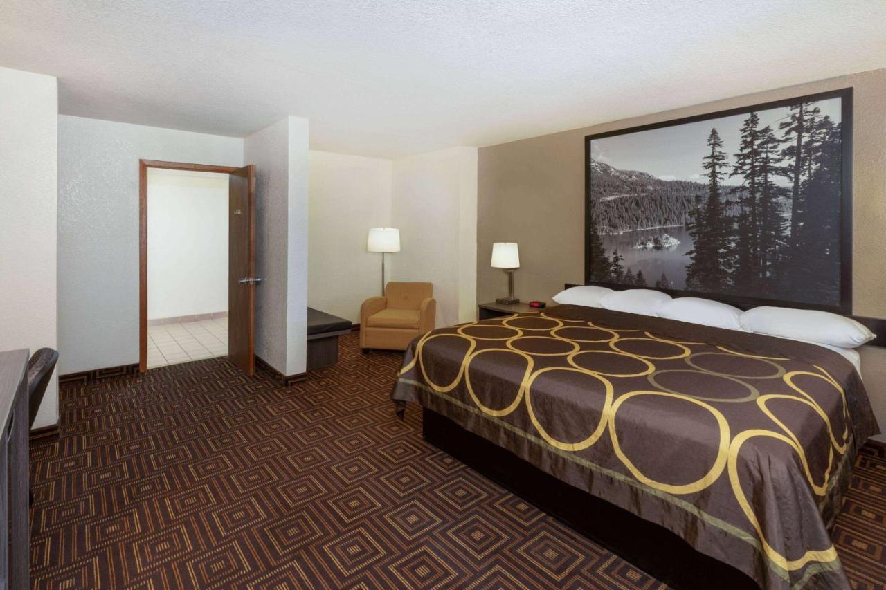 Super 8 By Wyndham Seguin Hotel Exterior photo