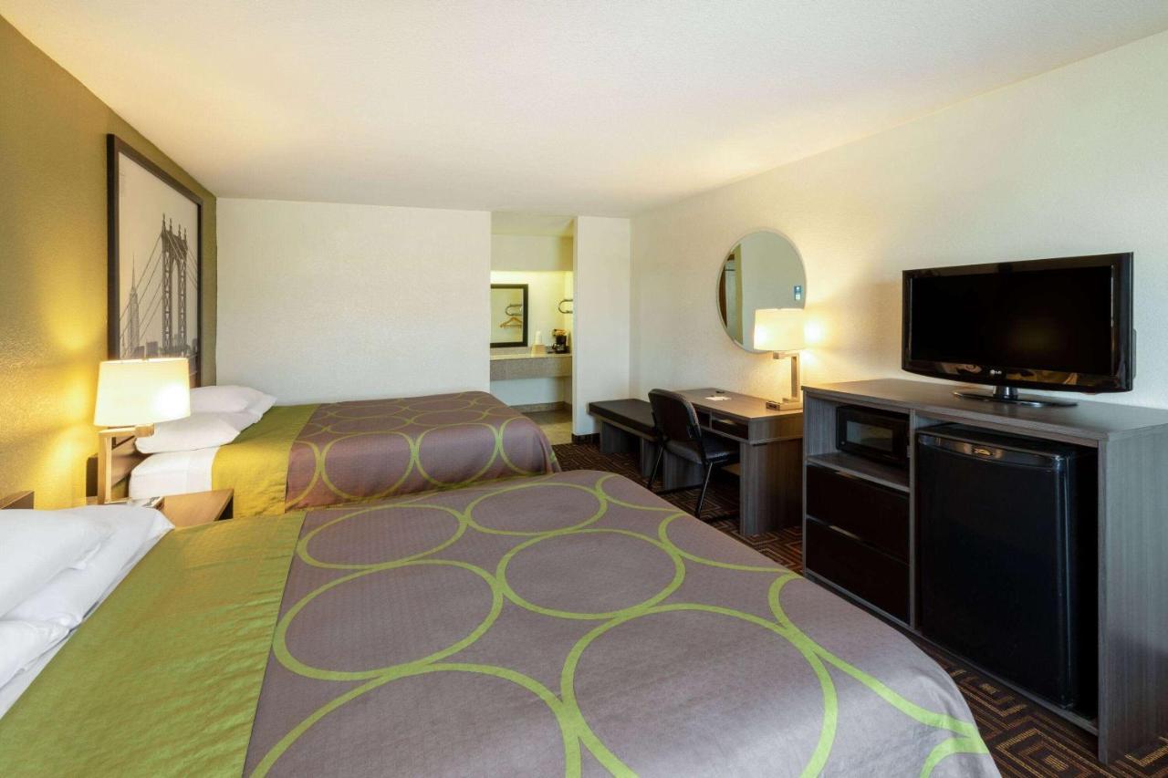 Super 8 By Wyndham Seguin Hotel Exterior photo