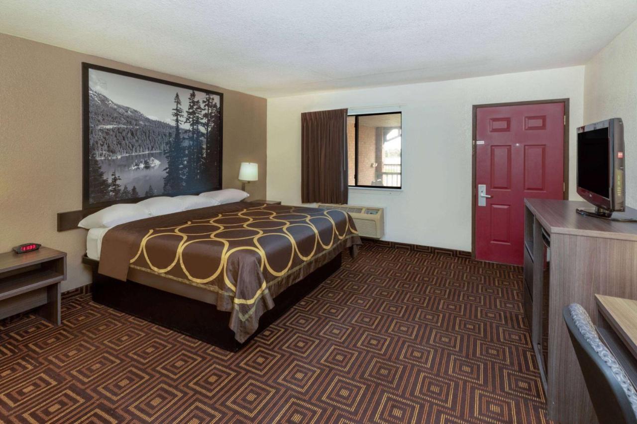 Super 8 By Wyndham Seguin Hotel Exterior photo