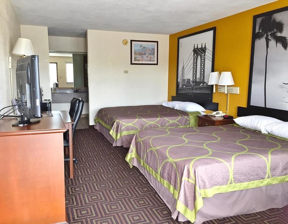 Super 8 By Wyndham Seguin Hotel Exterior photo