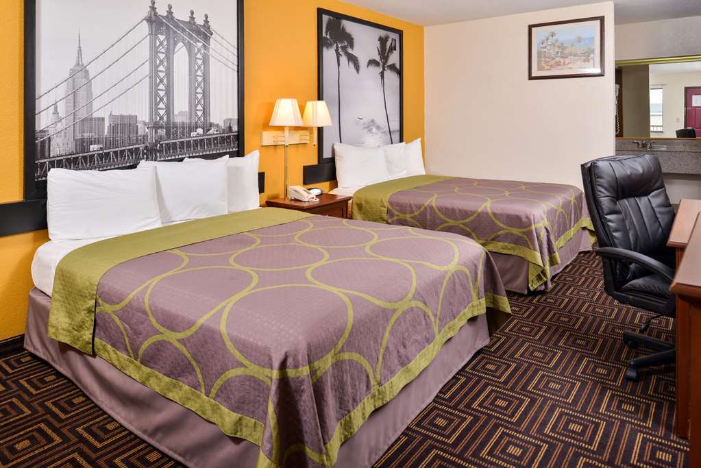Super 8 By Wyndham Seguin Hotel Room photo