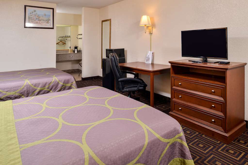 Super 8 By Wyndham Seguin Hotel Room photo