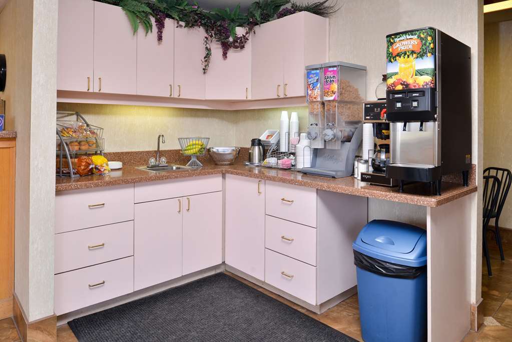 Super 8 By Wyndham Seguin Hotel Restaurant photo