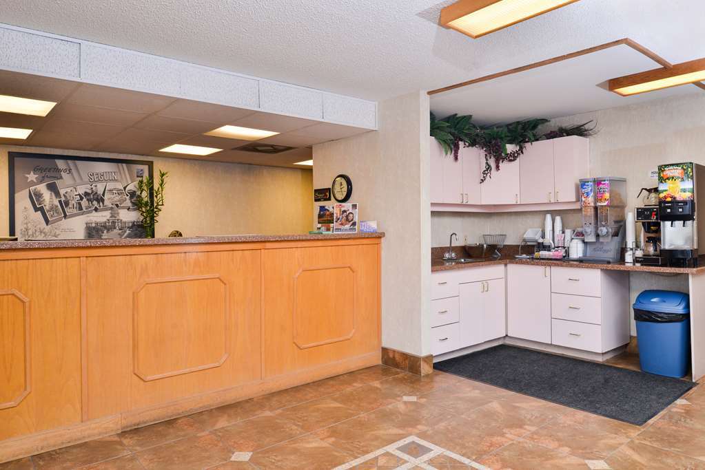 Super 8 By Wyndham Seguin Hotel Interior photo