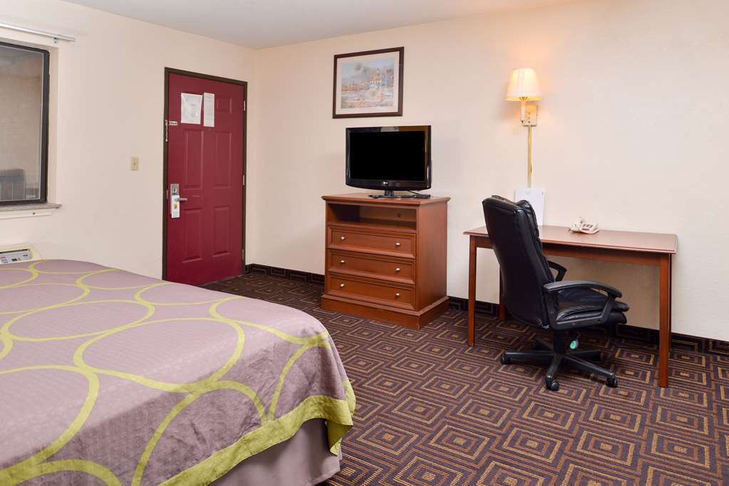Super 8 By Wyndham Seguin Hotel Room photo