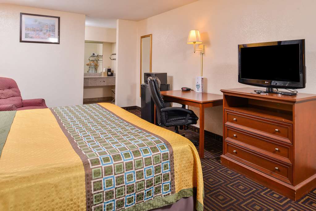 Super 8 By Wyndham Seguin Hotel Room photo