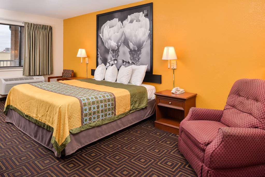 Super 8 By Wyndham Seguin Hotel Room photo