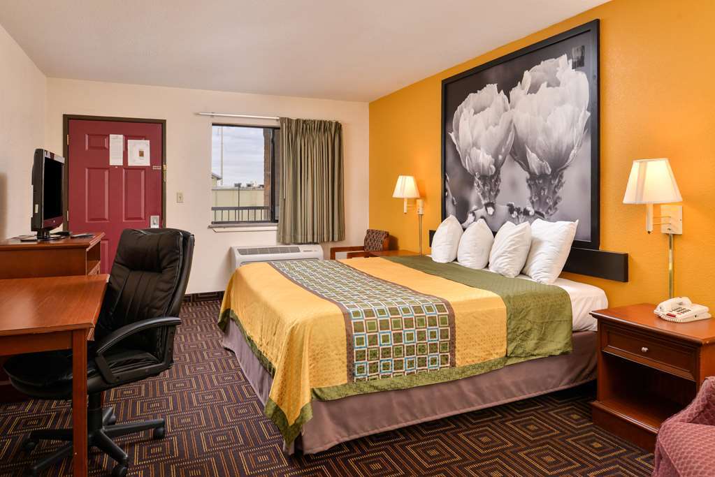 Super 8 By Wyndham Seguin Hotel Room photo
